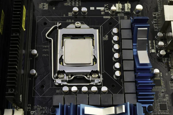 Computer motherboard, with processor installed on it — ストック写真