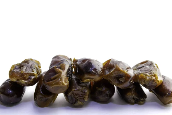 Sweet dry dates laid out in two rows, isolated on a white background. copy paste — Stock Photo, Image