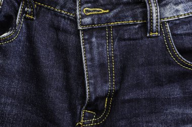 Mavi adamın kotu arka plan için yakın plan uçuyor.