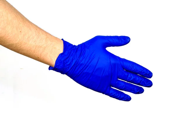 Hand in blauem Gummi-OP-Schutzhandschuh auf weißem Hintergrund — Stockfoto