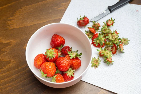 Fresas Frescas Limpian Cortan — Foto de Stock