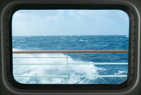 Vista Uma Janela Cabine Navio Cruzeiro Mar Tempestuoso — Fotografia de Stock