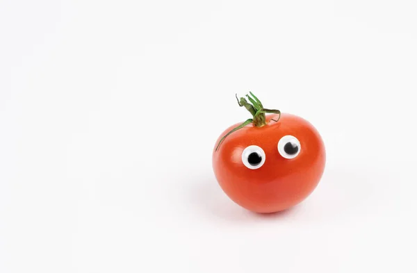 有滑稽脸 白色背景和复制空间的番茄 — 图库照片