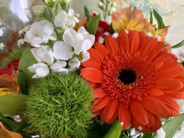 çiçekler buket düzenlemek için ev dekorasyonu