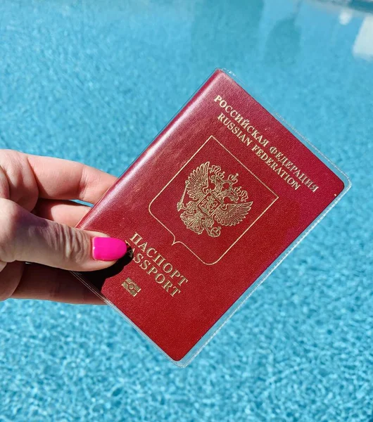 Міжнародний Російський Паспорт Чоловічої Статі Тлі Басейну — стокове фото