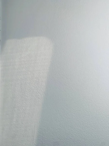 Ombre Sur Mur Blanc Pour Maquiller Lumière Soleil Travers Fenêtre — Photo