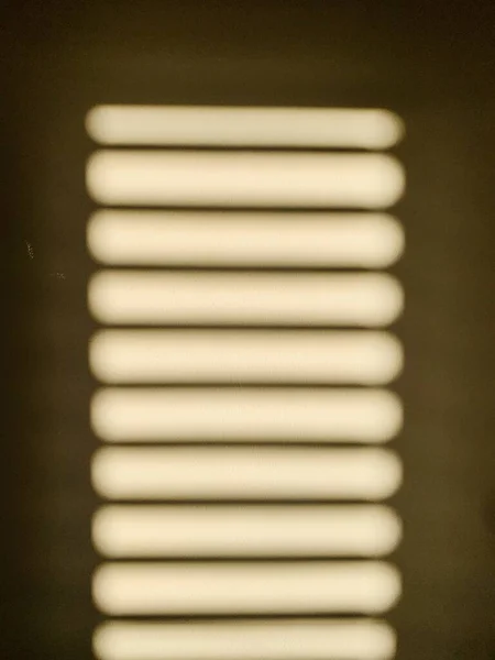 Schatten Auf Dem Weißen Vorhang Durch Die Jalousien — Stockfoto