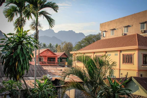 Vang Vieng Laos 2016 관광객들 사이에서 인기있는 마을의 아시아 집들이 — 스톡 사진