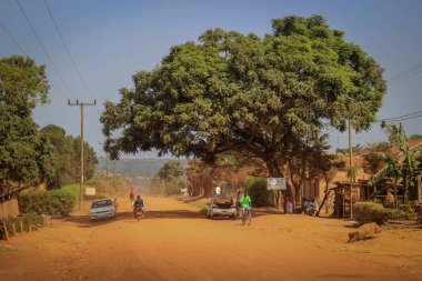 Mbale, Uganda - 2 Şubat 2016: Kenya sınırı yakınlarındaki Ugandalı sınır kasabası Mbale 'de günlük yaşam. Afrika yaşamı.