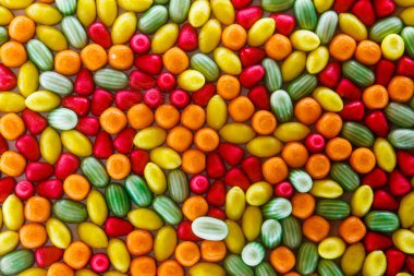 Meyve ve meyveli şekerlemelerin parlak, sulu, tatlı, renkli arka planı - portakal, karpuz, ahududu, limon.