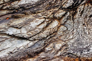 Doğal fırtına, katmanlar ve süs içeren sarı renkli nehir mermerinin büyüleyici bir arka planı..