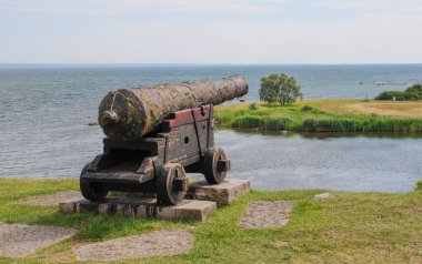 Şehrin başlıca ilgi odağı turistli ortaçağ taş kalesi. İsveç 'in Smaland ilinde. İsveç 'in en iyi korunmuş Rönesans kalelerinden biri.