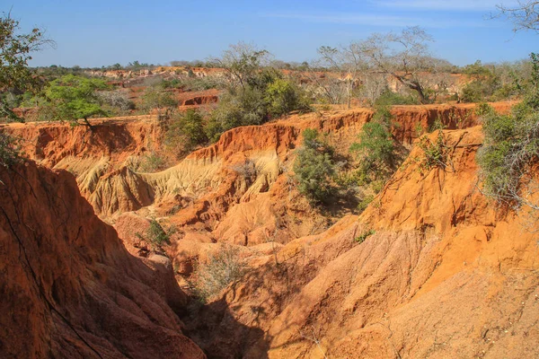 Kenya 'daki en ünlü cazibe Hell' s Kitchen geçididir - Marafa, Malindi yakınlarında renkli kumlu taşlar ve kayalar. Doğu Afrika 'da kum kayalıkları erozyonu.