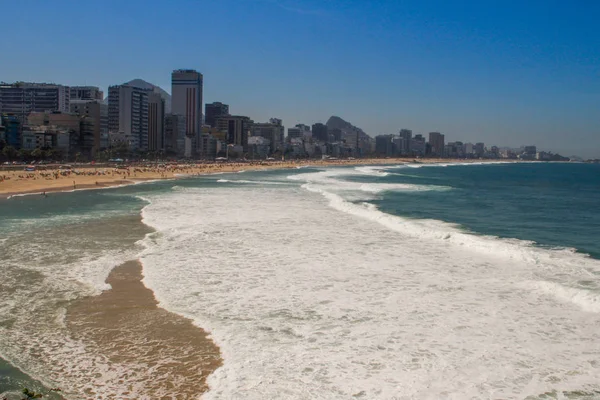 Het meest populaire en beroemde strand van Brazilië en Rio de Janeiro - — Stockfoto