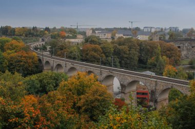 Kuvvetlendirilmiş şehrin manzarası, Lu Dükalığının başkenti.