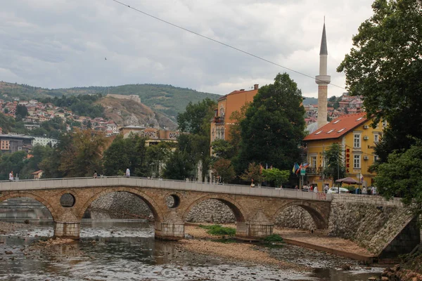 Jembatan Latin yang terkenal di Sarajevo, di mana pembunuhan menandai — Stok Foto