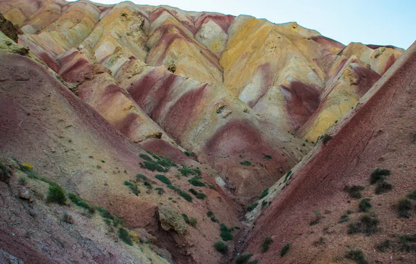 伊朗Tabriz附近罕见的彩色山脉。 不寻常 — 图库照片
