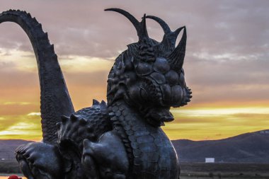 Kyzyl, Tuva - 10 Ağustos 2015: Asya 'nın merkezindeki anıt