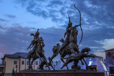 Kyzyl, Tuva - 10 Ağustos 2015: Asya 'nın merkezindeki anıt