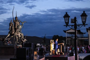 Kyzyl, Tuva - 10 Ağustos 2015: Asya 'nın merkezindeki anıt