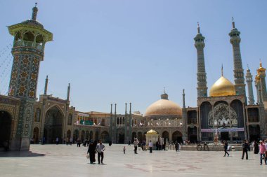 Qum, İran - 4 Mayıs 2017: Antik Şii 'nin çarpıcı güzelliği