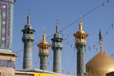 Qum, İran - 4 Mayıs 2017: Antik Şii 'nin çarpıcı güzelliği