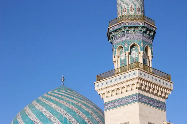 Qum, Irã - 4 de maio de 2017: beleza deslumbrante do antigo Shiite m — Fotografia de Stock