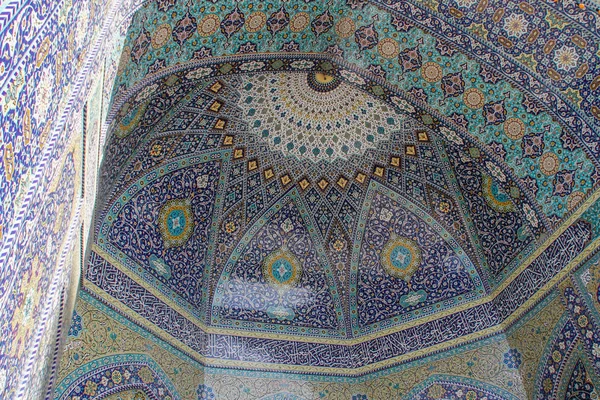 Qum, Iran - May 4, 2017: stunning beauty of the ancient Shiite m — 스톡 사진