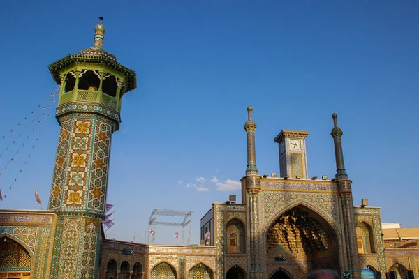Qum, Irã - 4 de maio de 2017: beleza deslumbrante do antigo Shiite m — Fotografia de Stock