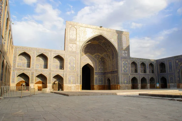 La principal atracción de la ciudad de Isfahán es la mezquita Jameh. A b — Foto de Stock