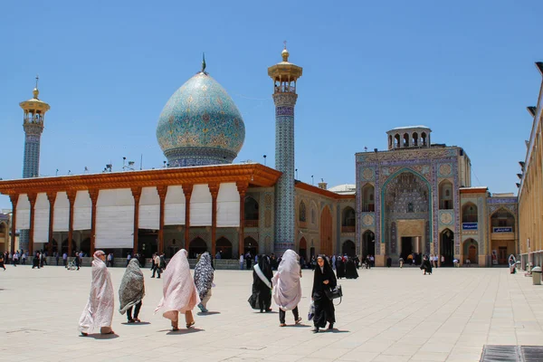 Shiraz, Mesquita do Irã - 14 de maio de 2017: a antiga cidade de Shiraz w — Fotografia de Stock