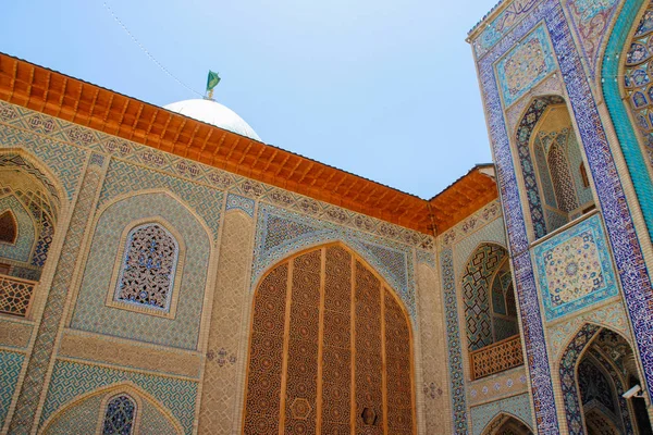 Shiraz, mezquita de Irán - 14 de mayo de 2017: la antigua ciudad de Shiraz w — Foto de Stock