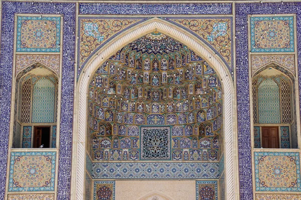 Shiraz, Iran mosque - May 14, 2017: the ancient city of Shiraz w — 스톡 사진