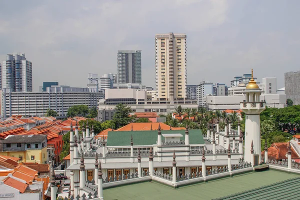 Singapore March 2016 Сінгапурська Вулиця Барвистими Магазинами Хмарочосами Магазинами Туристами — стокове фото