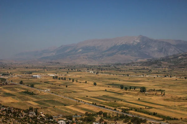 Vackra Bergslandskap Med Höga Kullar Och Vegetation Albanien Det Outforskade — Stockfoto