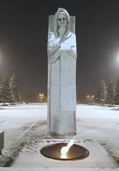 Anavatanın Anıtı Ebedi Alev Novosibirsk Zafer Meydanı Telifsiz Stok Fotoğraflar