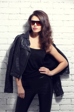 moda modeli Güneş gözlüğü