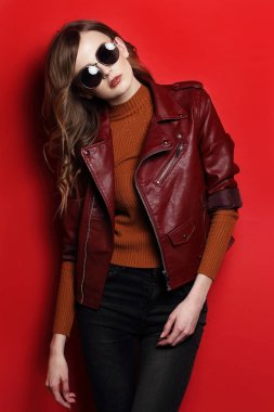 güzel bir genç kadın moda