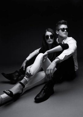 Aşık genç ve seksi bir çift 