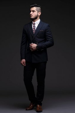 Zarif ceketli adamı moda