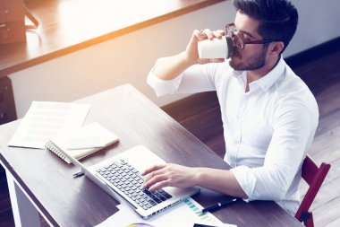 hipster işadamı çalışma 