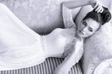 antika koltukta yalan gelin