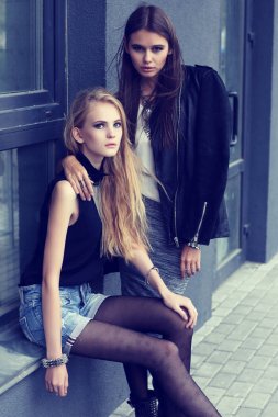 Genç moda kadınları 