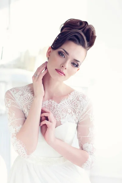 Portrait of young gorgeous bride — Stock Photo, Image