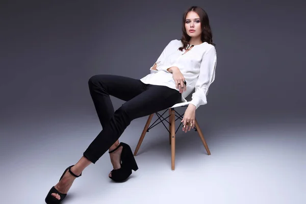 Moda donna in pantaloni neri — Foto Stock