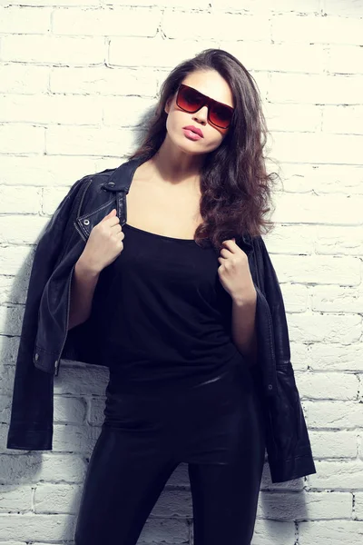 Model de moda in ochelari de soare — Fotografie, imagine de stoc