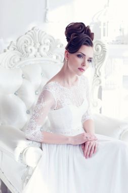 antika iç oturan gelin