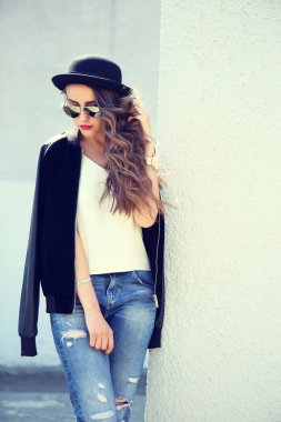 uzun kıvırcık saç modeli