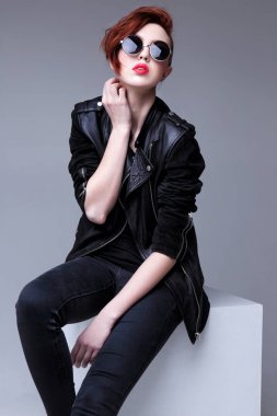 Kızıl saçlı manken