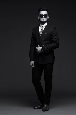Zarif ceketli adamı moda